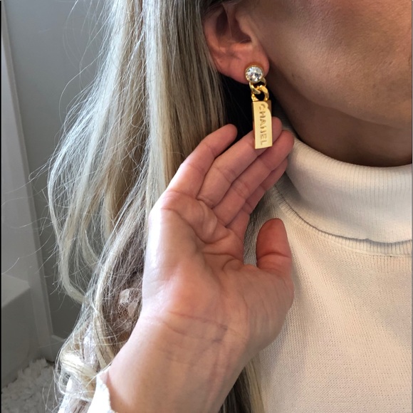 ❌SOLD❌ CHANEL Shiney Gold Logo earrings w/Crystal - Picture 15 of 15